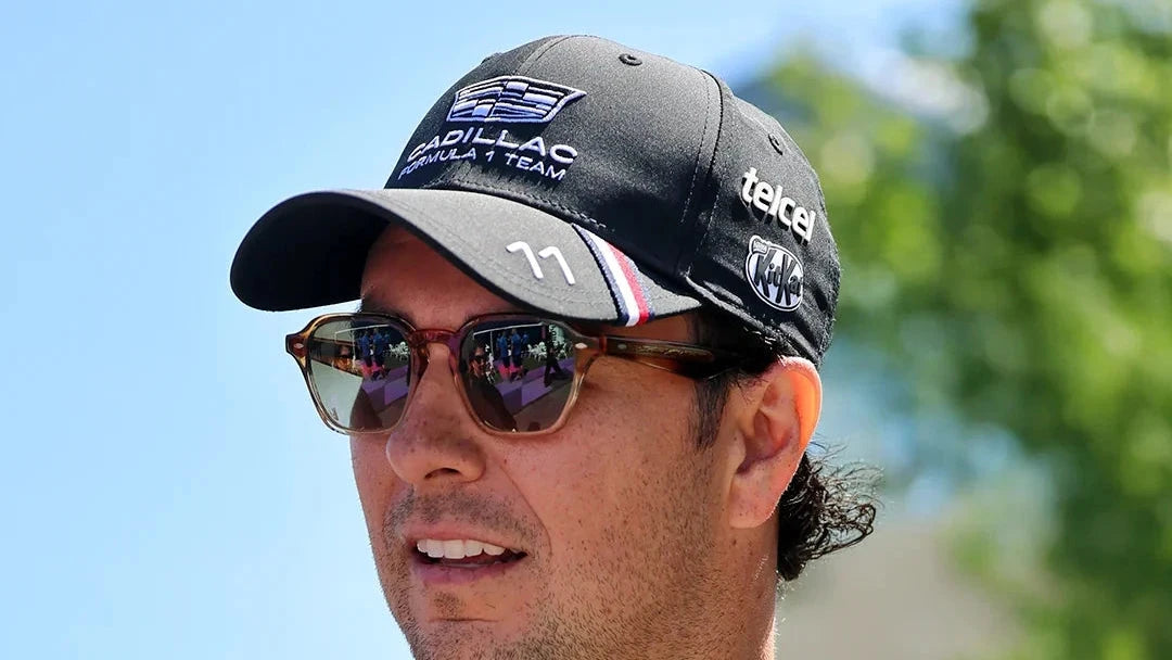 Gorra Negra Checo Pérez Cadillac F1 Team con patrocinadores