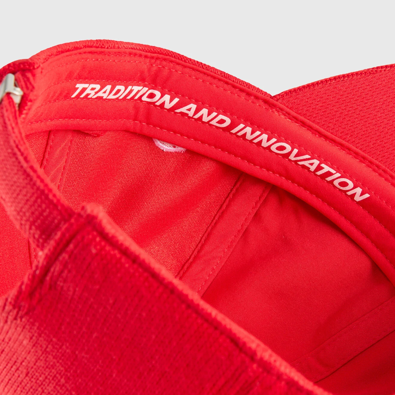 Gorra Ferrari Gp Shangai Oficial 2025