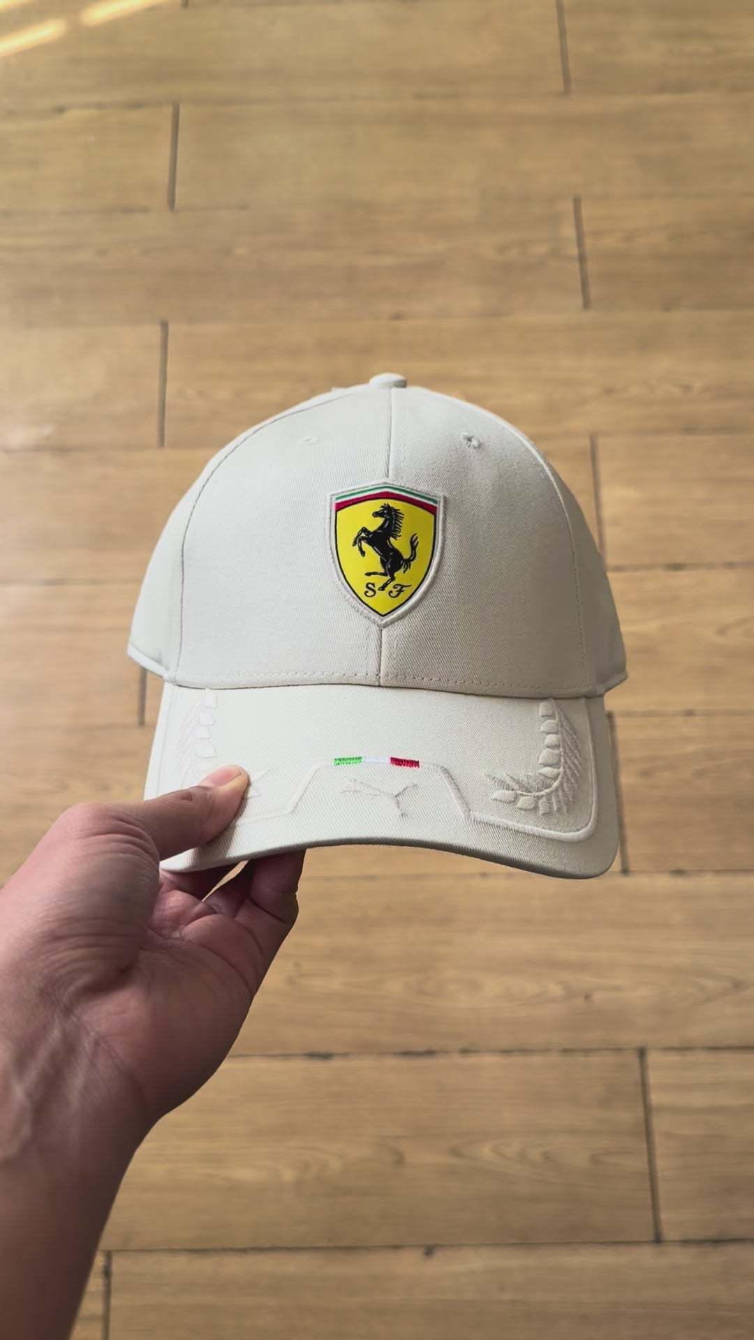 Gorra Beige Italiana Ferrari F1